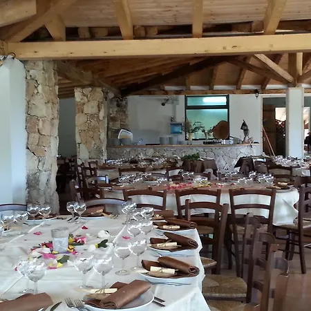 בית חווה Agriturismo Monte Fenosu *